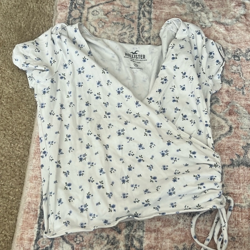 holister baby tee